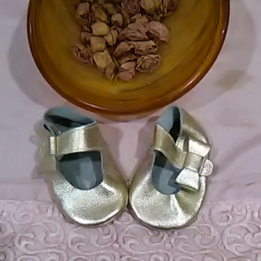 Sold----6-9Mos Baby Gold Shoes